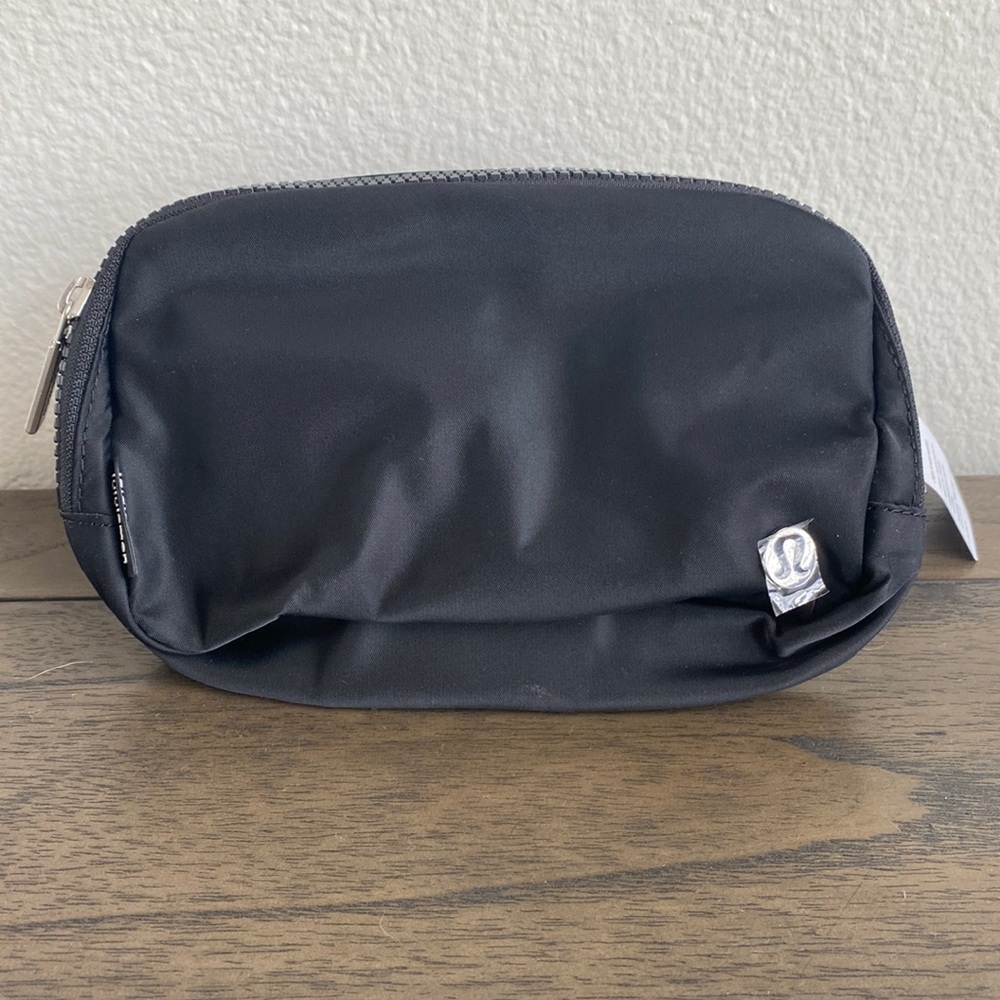 Lululemon Everywhere Belt Bag